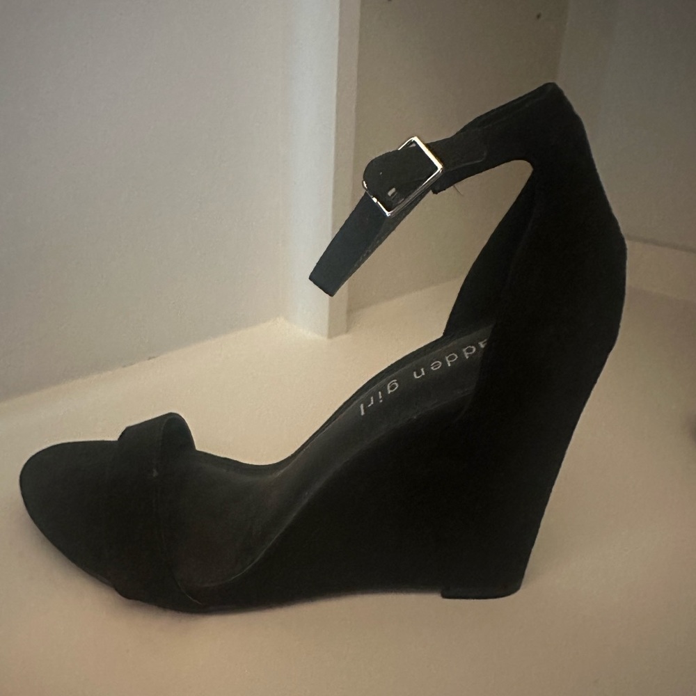 Steve Madden Black Wedge Shoes - Picture 3 of 3